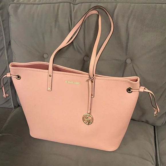 Michael Kors Jetset Light Pink Tote with Gold Accents With Wristlet - Picture 2 of 16